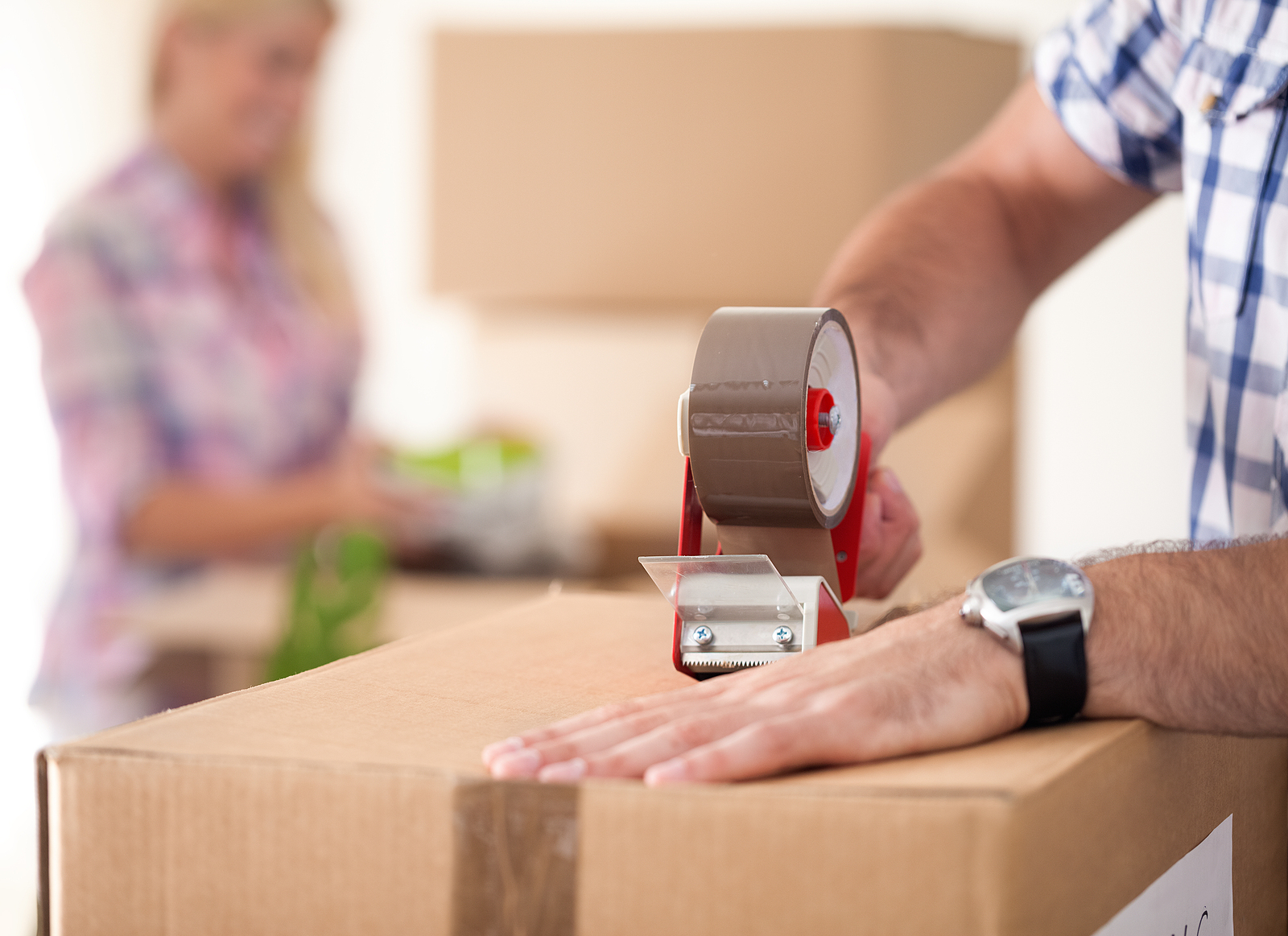 hackney estate agents - packing cardboard box