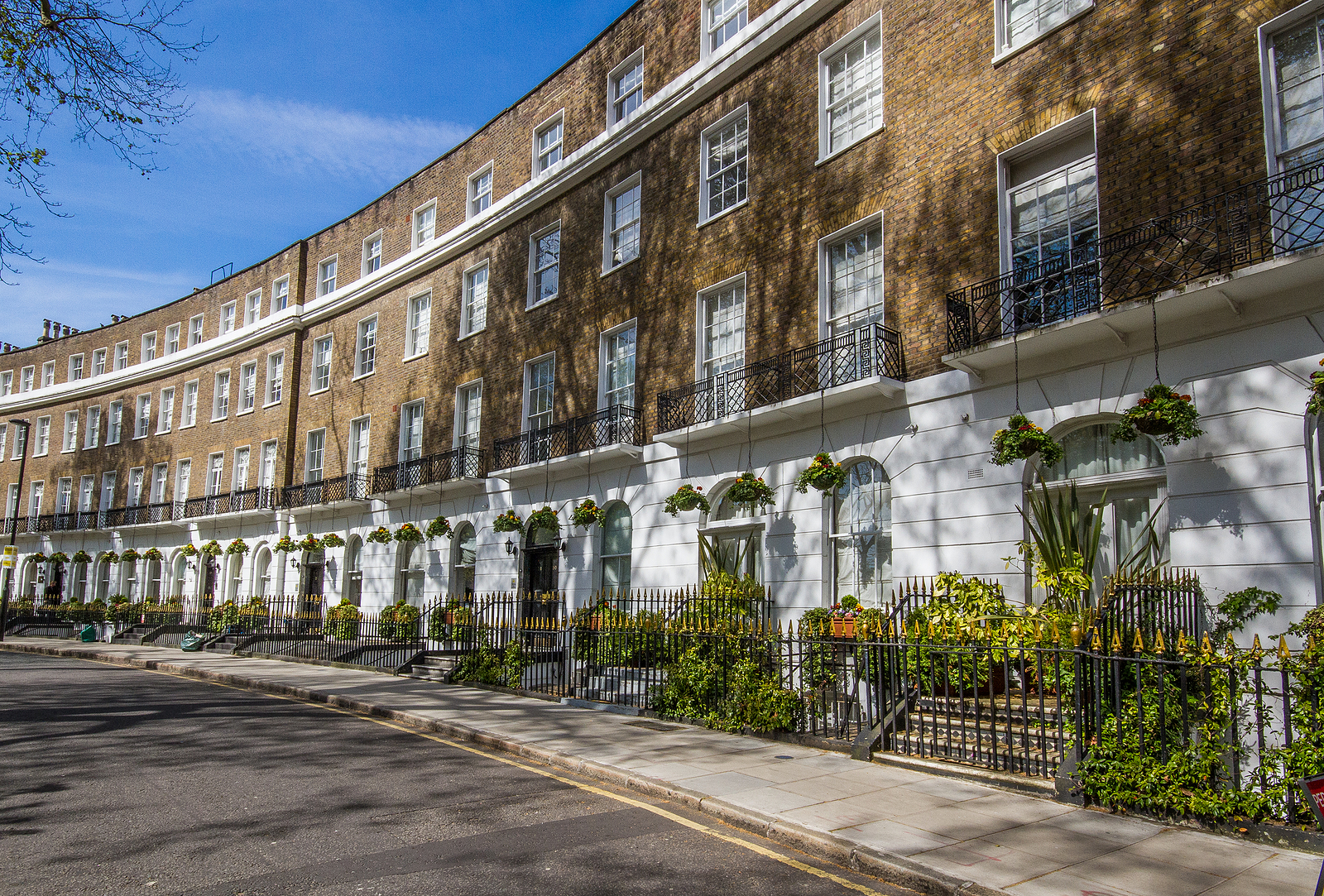 estate agents london - The curved facade of desirable London townhouse properties